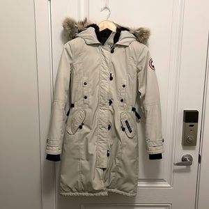 Canada Goose Kensington Parka in Light grey